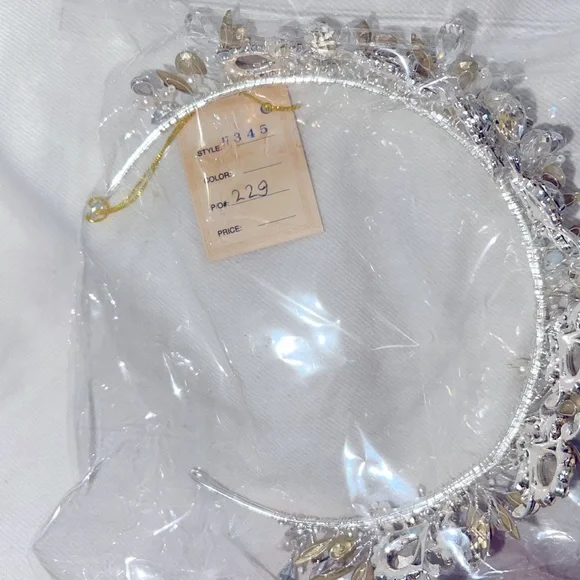 Giselle Bridal beaded pearl Tiara (silver) never been worn.